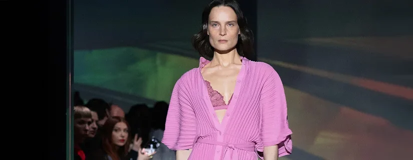 Utrinki z Answear modne revije pomlad/poletje 2026 – Moda v ogledalu čustev